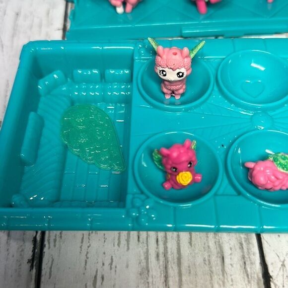 Hatchimals Colleggtibles Rainbow-cation llama Family with Case Spin Master - Picture 2 of 10